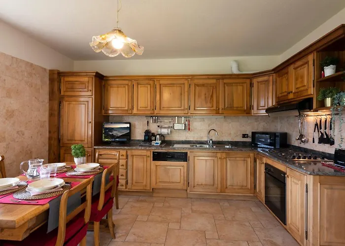 Villa Mara - Aosta - 200 Mq - Wifi - Jacuzzi - Parcheggio - Giardino
