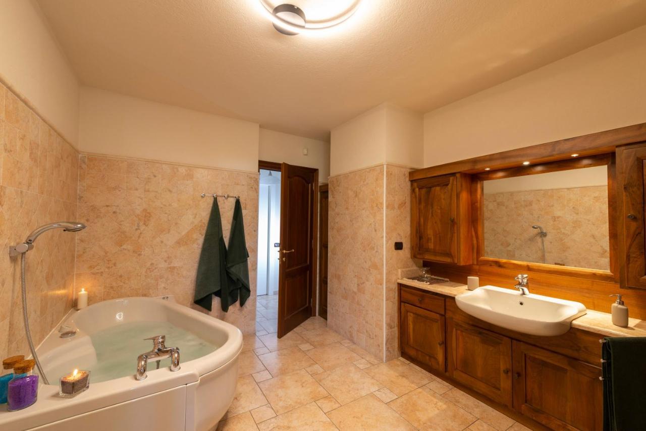 Mara - - 200 Mq - Wifi - Jacuzzi - Parcheggio - Giardino *