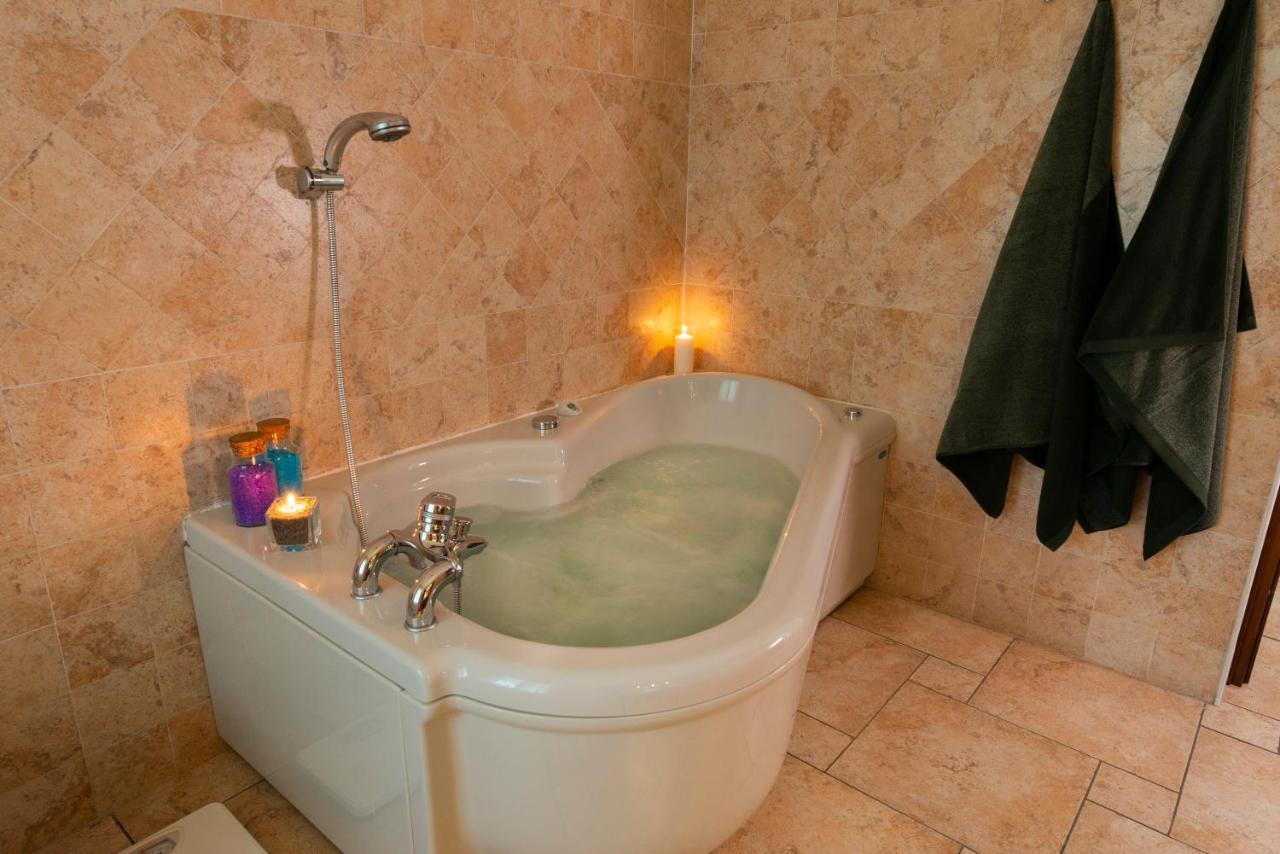 Mara - - 200 Mq - Wifi - Jacuzzi - Parcheggio - Giardino Aosta